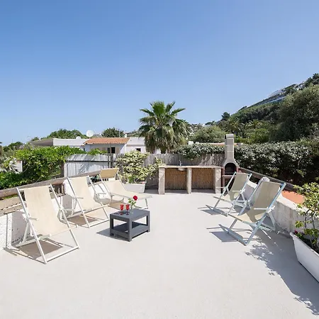 Al Mare Famiglia Calise Holiday home *