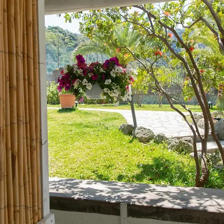 Al Mare Famiglia Calise Holiday home *