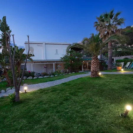 Al Mare Famiglia Calise Holiday home *