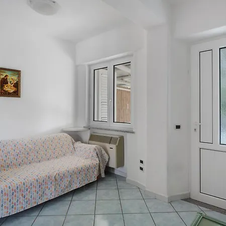 Al Mare Famiglia Calise Holiday home *