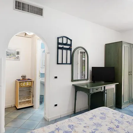 Al Mare Famiglia Calise Holiday home *