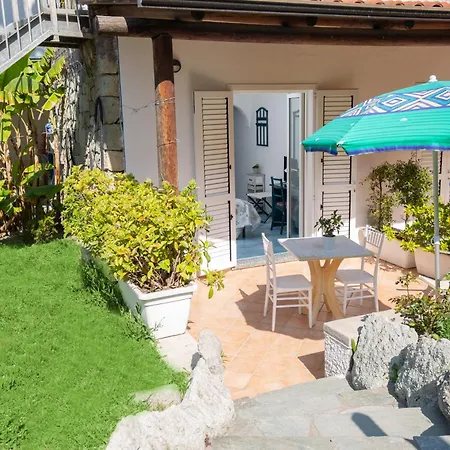Al Mare Famiglia Calise Holiday home *